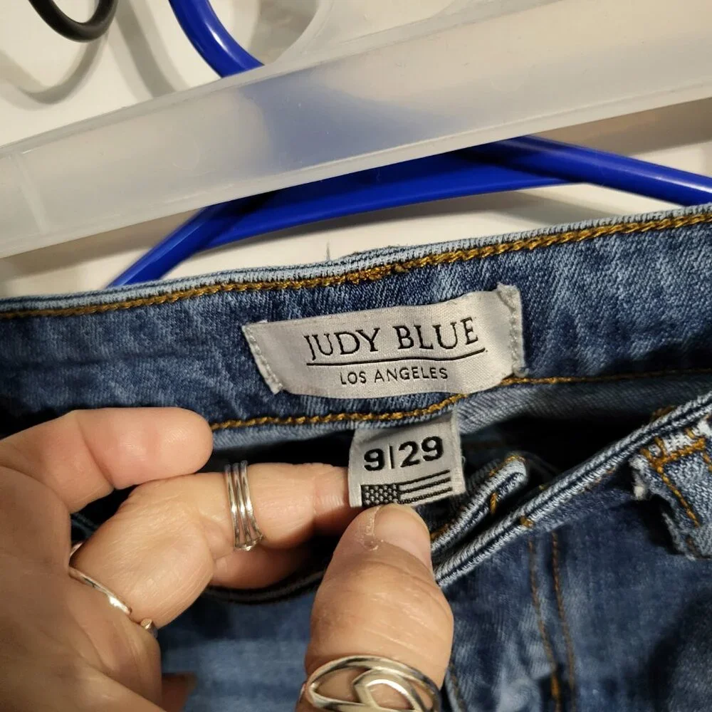 JUDY BLUE CROPPED FRAYED HEM FRINGE JEANS SZ 9/29 - Picture 4 of 7